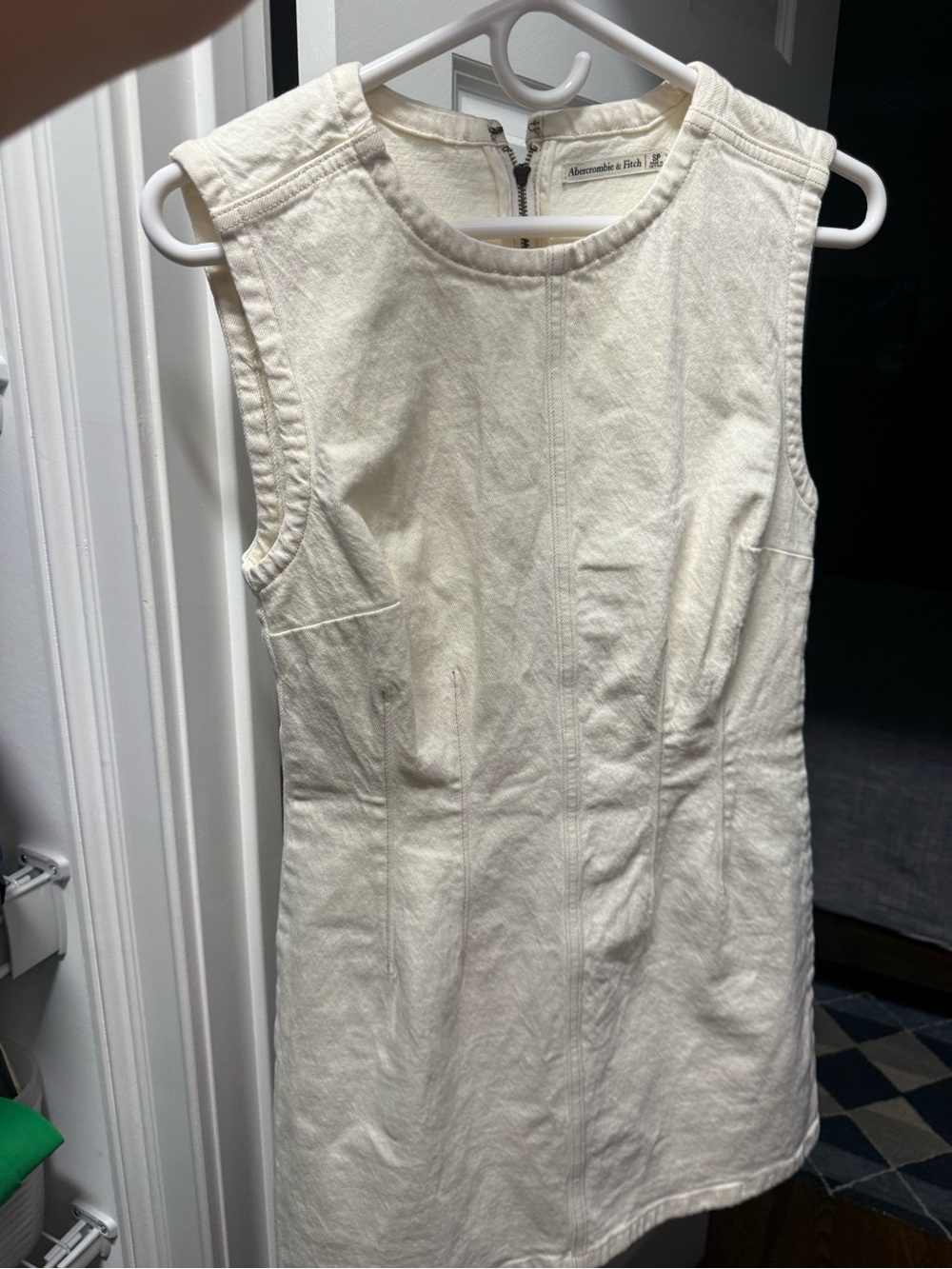 Abercrombie & Fitch Off-White Sleeveless Structured Shift Dress